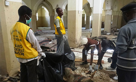 el atentado a una mezquita en nigeria Más de 12 muertos por un atentado en una mezquita en Nigeria